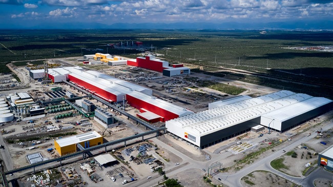 Toma aérea de planta Ternium Pesquería