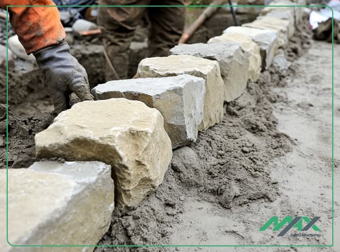 Construcción de un muro de mampostería con piedras