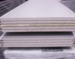 Paneles aislantes para muro Multypanel en bodega